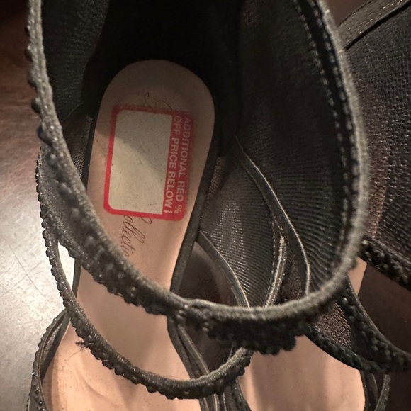 De Blossom Collection Black Heels Elegant Design - Picture 5 of 5